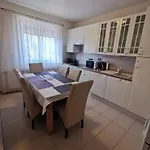 Kovacs Apartmanhaz *